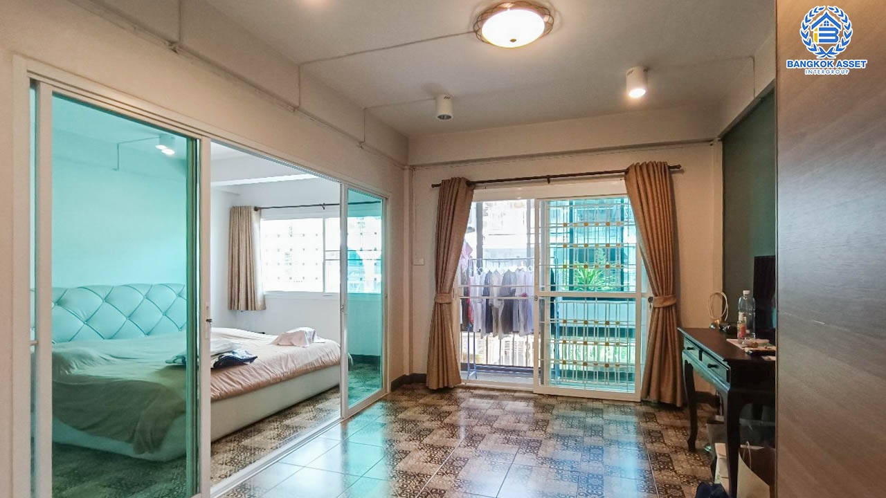 *****ทาวน์เฮ้าส์มือสอง 3 ชั้น ซอยสมเด็จพระเจ้าตากสิน5 เนื้อที่ 22 ตร.ว. ฟังก์ชัน 4 ห้องนอน 3 ห้องน้ำ 1 ที่จอดรถ แถมฟรี!!  เครื่องปรับอากาศ 3 เครื่อง, เครื่องทำน้ำอุ่น 2 เครื่อง ทำเลดี เดินทางสะดวก เชื่อมต่อ ถ.กรุงธนบุรี, ถ.สมเด็จพระเจ้าตากสิน, ถ.เจริญรัถ ใกล้ไอคอน สยาม และ รถไฟฟ้าสายสีเขียว "สถานีวงเวียนใหญ่"